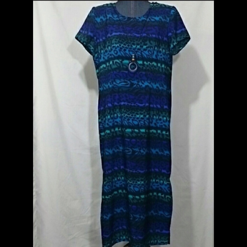 Colorful, short-sleeve, maxi dress with Necklace